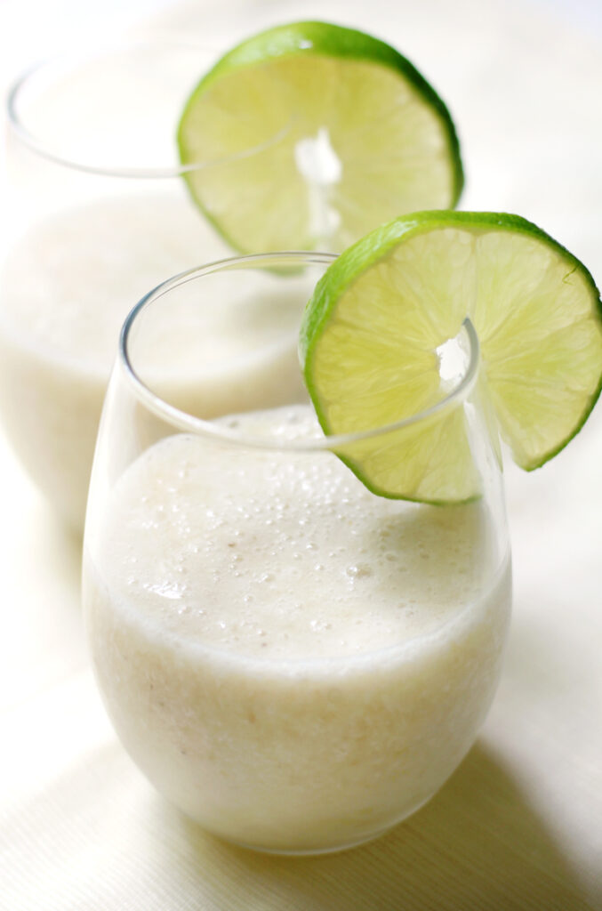 Alkoholmentes babaváró buli koktél Virgin-Banana-Daiquiris